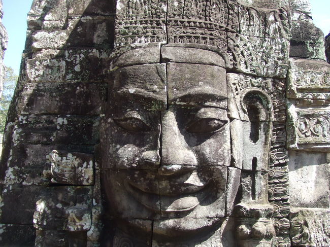 そんで、これはガイドブックとかに良く乗ってるそうです。『クメールの微笑み』。