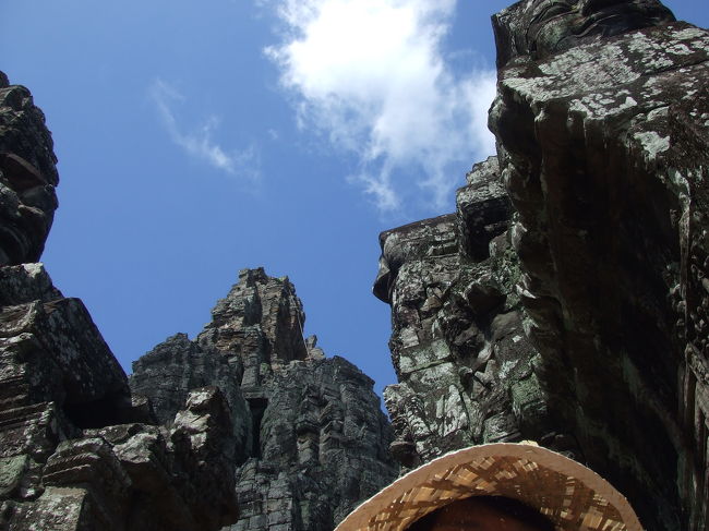 旅行中、天気にはとても恵まれてました。<br />快晴っす☆<br />気温は38℃〜40℃。<br />立ってるだけで汗がだらだら出てきます。ミネラルウォーターはかかせない！！