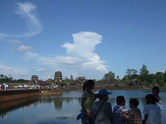 午後の観光は、きたきたーー！！<br />『アンコールワット』！！！