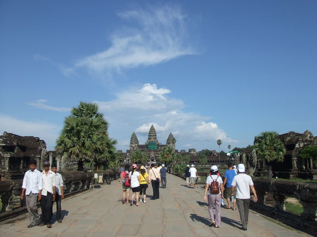 ほら！出た！！<br />向こうに塔が見えてきました〜！