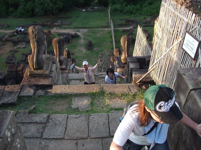 ほらほらほら！<br />上からの景色。かなり急でしょ！？<br />さすが、ガイドさんは下で余裕そうですが。