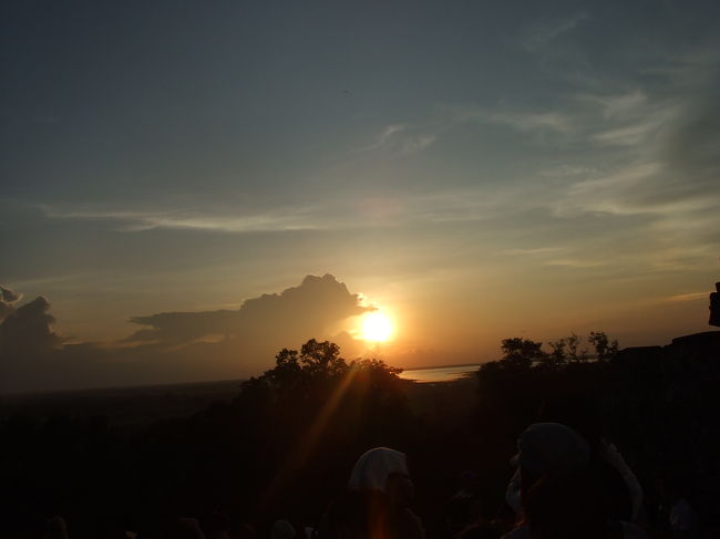 やっぱり夕日ってステキですね（´∀｀）<br />現実を忘れて見とれてました。