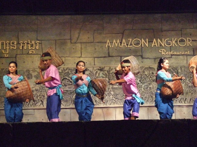 食べてる間もどんどんステージは進んでおります。