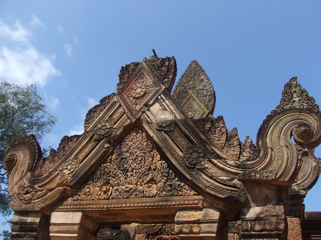 うーん、お見事！<br />今まで見てきた遺跡と違って石が赤っぽいので、はっきりくっきり彫刻が見えます。