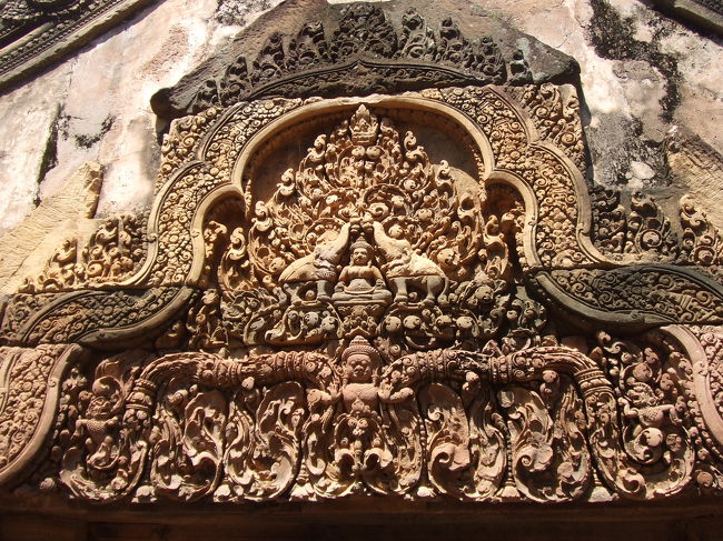 『女の砦』って意味のお寺。<br />遺跡自体はワリと小さいけれど、彫刻は一番です！