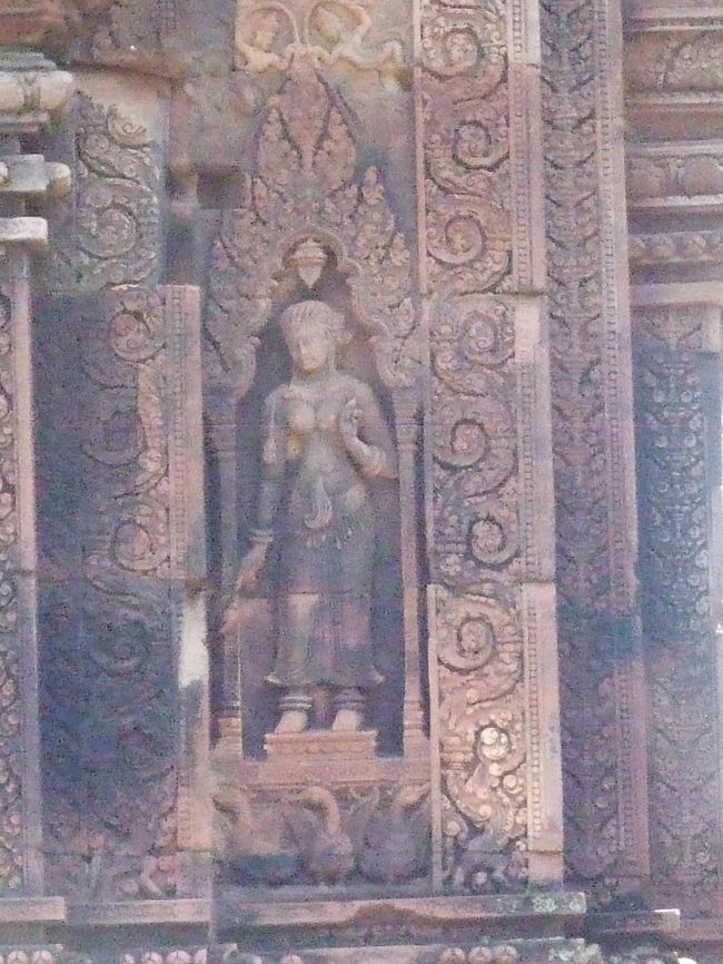 これが有名な『東洋のモナリザ』。<br />近くで見れないのがほんとに残念。。。<br />顔がモナリザにそっくりなんだそうですが、遠すぎて良く分からない（ＴＴ）