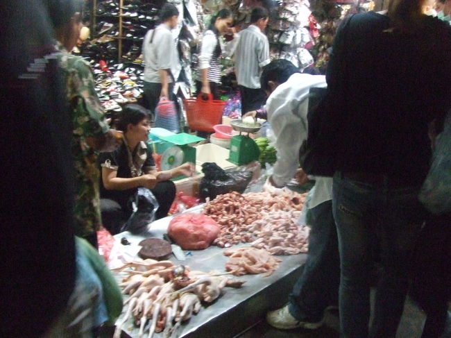 お肉もそのまま売ってます！<br />結構えぐい（＾∀＾；）