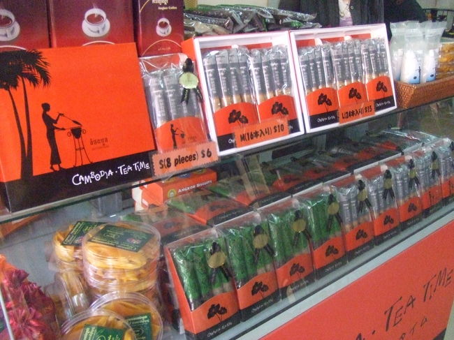 日本人の方がやってるお店。<br />このお菓子サクサクでおいしいんですよね〜♪