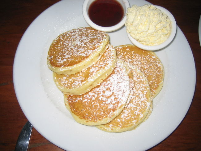 色んなメニューがありましたが<br />一番シンプルなパンケーキをチョイス。