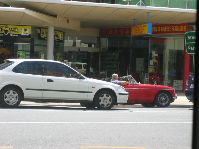 赤のオープンカー<br />雰囲気に溶け込んでるな〜
