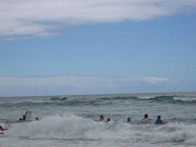 さすがサーファーの聖地！<br />波が高いです！