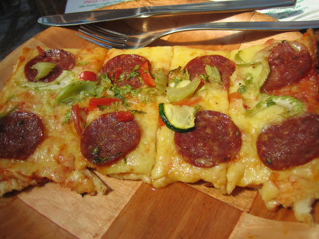 夜はガッツリ食べたいので<br />お昼はこれぐらいでガマン我慢．．．