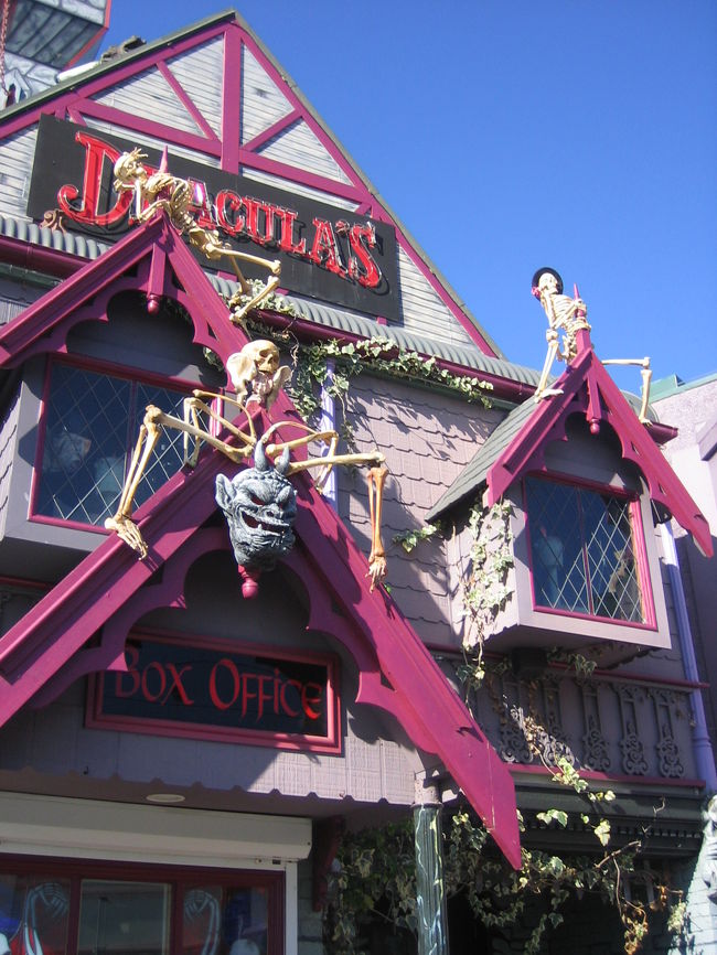 不気味だけど入ってみたい！<br />次回は是非、夜着てみたいところの1つです。<br />（子供は年齢制限があるようです）<br />