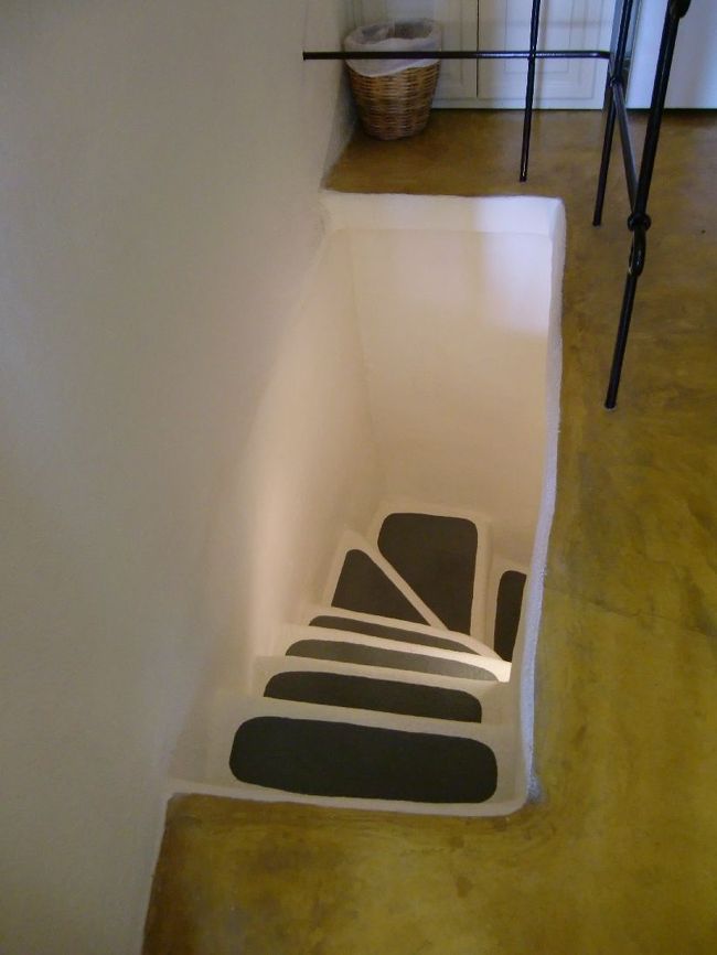 キッチン手前の階段を下りていくと…