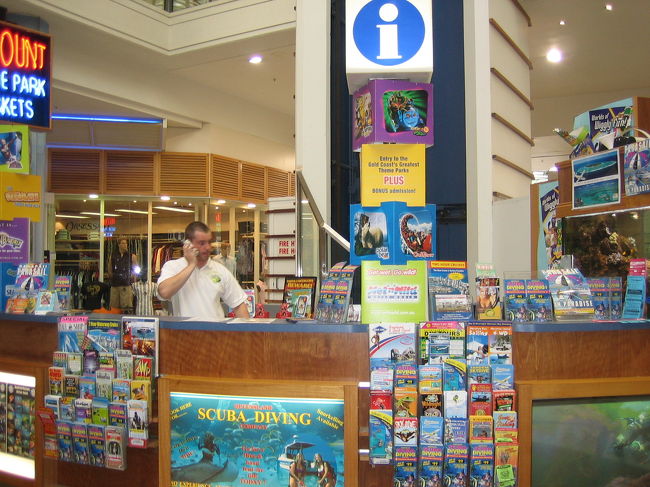 サーファーズのインフォメーションセンターで<br />チケットをGET<br />少しは安く手に入れたんだっけな？