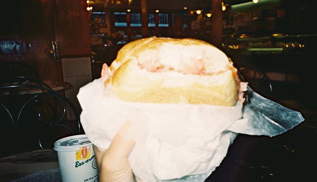 日本語メニューがあるベーグル屋さん。<br />店員さんとカタコトでお互いの国の読み方を質問しあう。