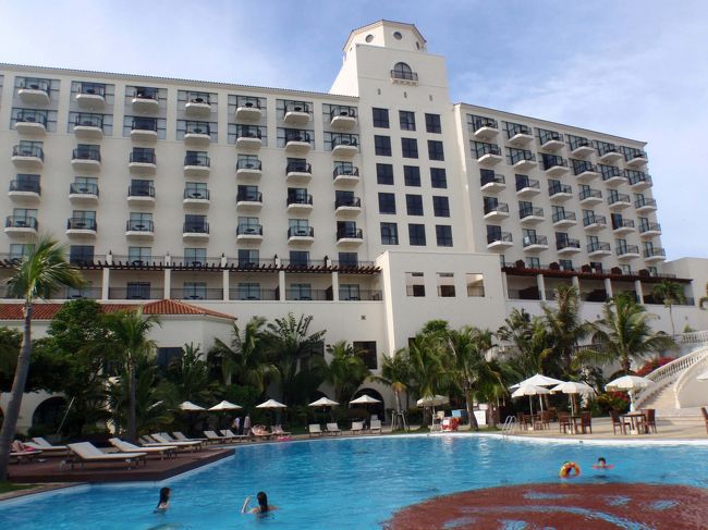 プールサイドからノースウイング全景