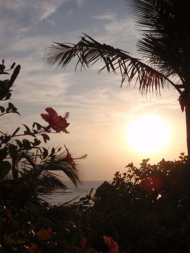 プールサイドから見る夕焼けがきれいでした。