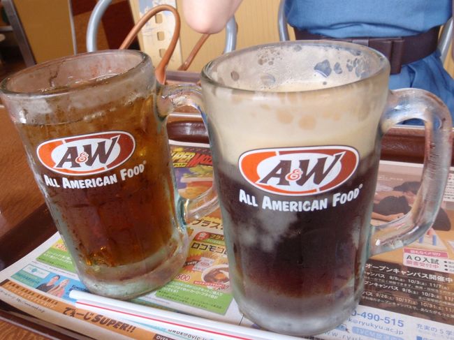 一度は飲んでみたかったルートビア<br /><br /><br />ハーブの味がなんともいえない味です。<br />初めてポカリスエット飲んだときもこんな感覚だったのかな〜みたいな。<br />