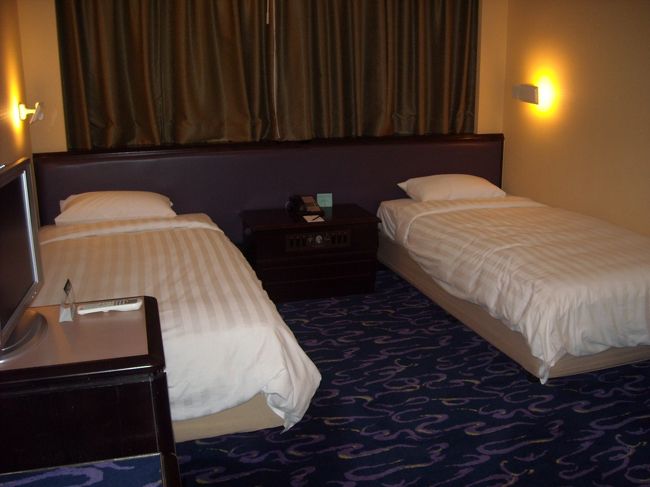 今回宿泊したパンダホテル。<br />ＨＩＳの格安ツアーでは利用率が高いようです。<br />値段が値段なので文句は言えないですが、場所が遠かった（中心地まで電車で３０分くらい）