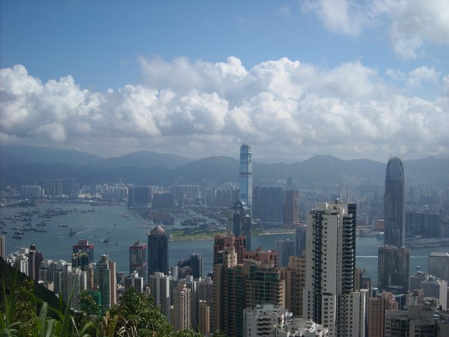 ビクトリアピーク。<br />絶景だけど、、暑い。。