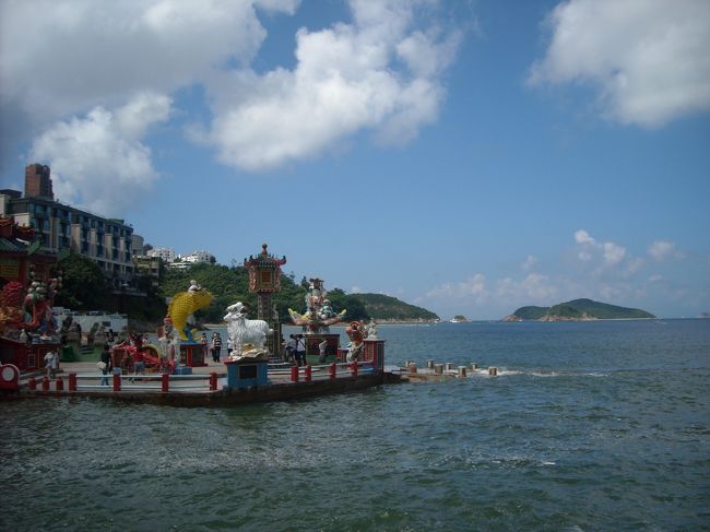 レパルスベイ。<br />この近くにジャッキーチェンの別荘があるんだとか。<br />ガイドさんが妙に力説していた。<br />その後は黄大仙という所に行き、ツアーは終了。（お土産屋３件もまわる）