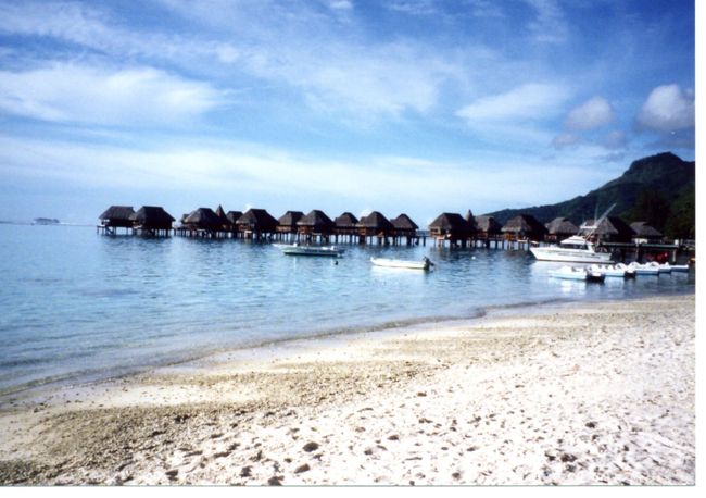 水上コテージ<br />（高くて泊まれず）