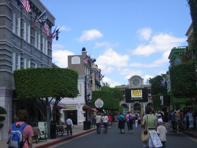 ムービーワールド到着です。<br />開園と同時に入場のハズが少し出遅れてしまいました。