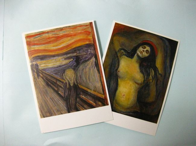 　美術館内は撮影禁止でしたので、ショップで買った、ムンクの「叫び」と「マドンナ」のポストカードの写真です。。。<br />　この2枚の絵には、絵の前にカバーのガラス（ちゃんとライトの映りこみが低減されるガラスだった（笑））が設置されていました。。<br />　「叫び」は一度盗まれていますから、警備が厳しいのは当然とは思います。。