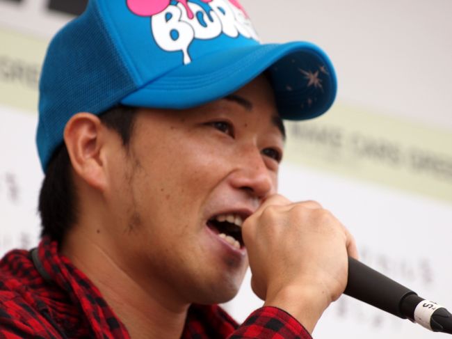 イベントスペースでは、SEAMO。<br /><br />イベント終了後、<br />どこから出てくるのか知ってたので、<br />３０秒ほど待つと出てきたので握手してもらいました。