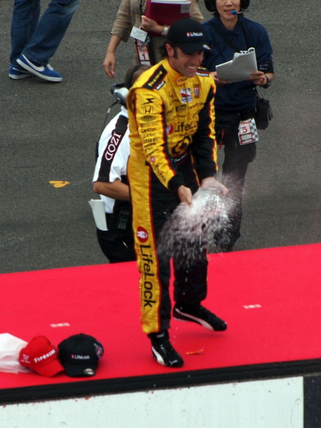 表彰台恒例のシャンパンファイト