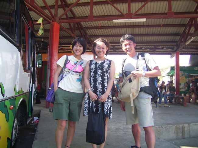 ケポスのバスターミナル　<br />久しぶりの日本人に会って日本語の会話♪