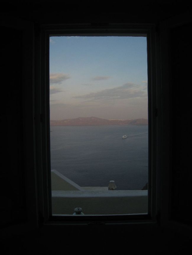 薄暗い静かな朝です。