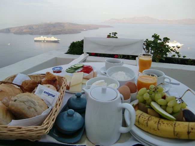 お楽しみの絶景を見ながらのモーニング♪<br /><br />たくさんオーダーしすぎました〜（笑）<br />