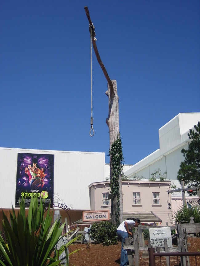 作り物とはいえ不気味ですね。