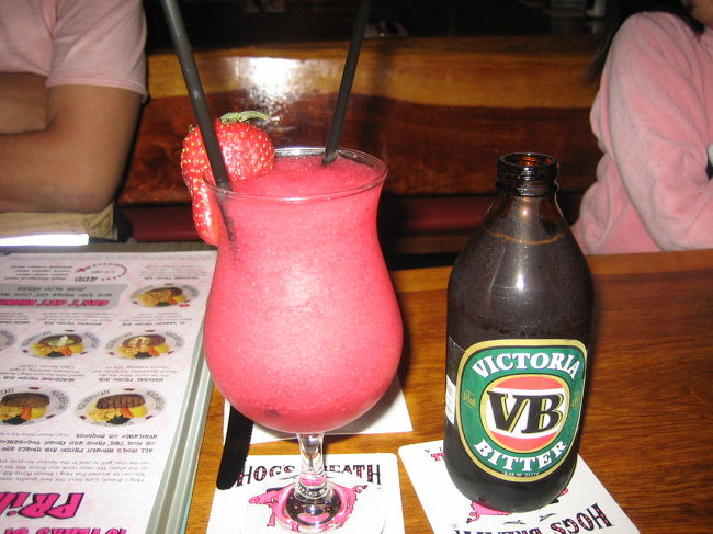 ディナーは赤いブタがマスコットの<br />HAHOG'S BREATH CAFEで。<br />