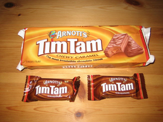 お土産-2<br />オーストラリアといえばTimTam<br />（実はこれがオーストラリアのお菓子とは<br />知らなかった）