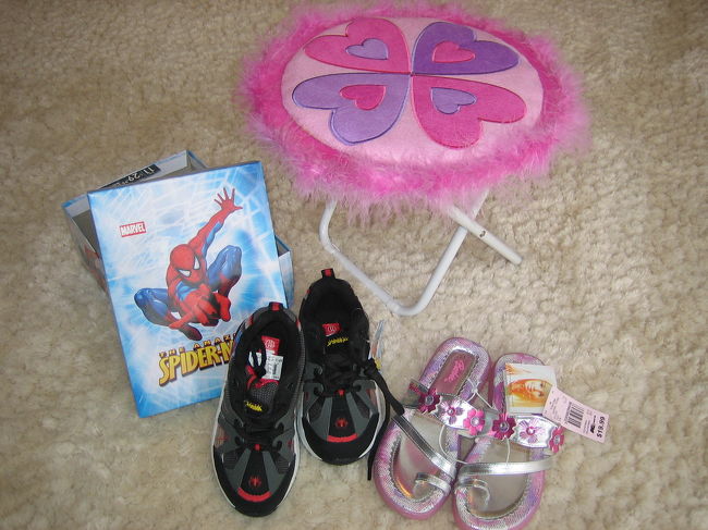 お土産-4<br />子供達が選びました。<br />海外のものは華やかですね〜