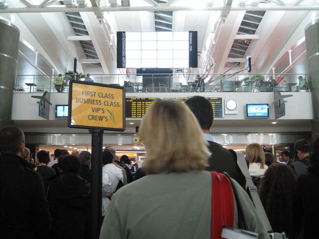 一応、プライオリティレーンがある。<br />ちょっとだけ早い^^;