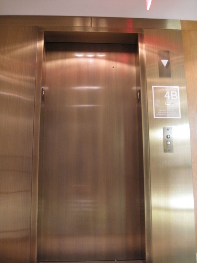 ラウンジは3フロア構造