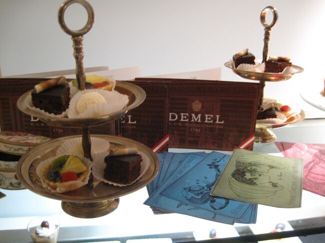 デザートやチョコもたくさんあります。