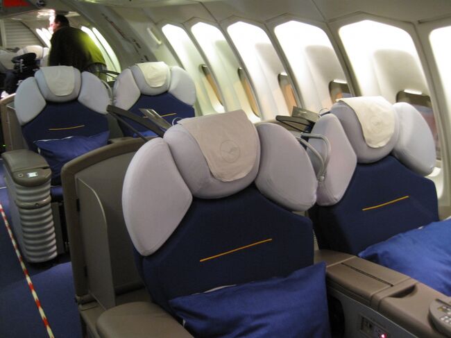 747なので、2-2の配列