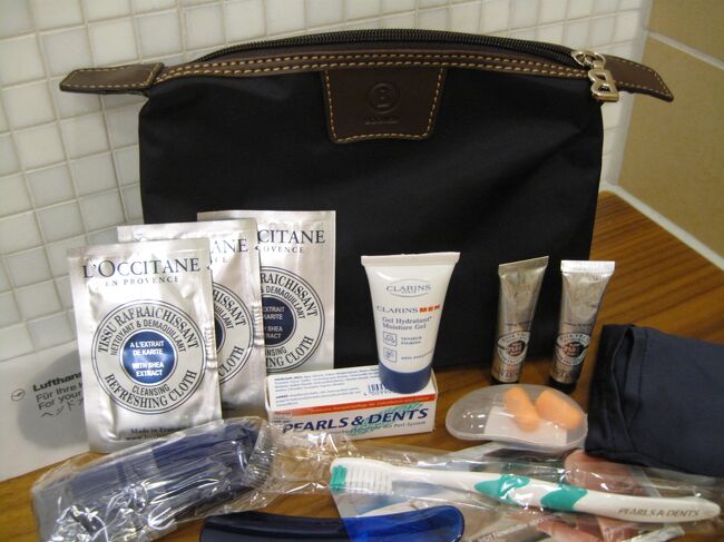 ポーチがドバイ線のと変わってました。<br />以前のタイプかな。