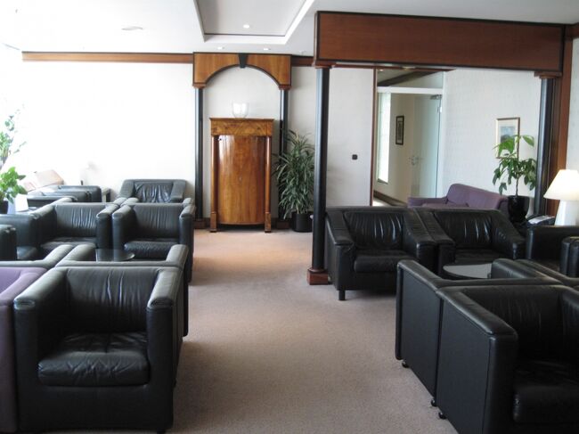 ★ファーストクラスで世界2周旅行★ 東周り編<br /><br />ＪＡＬファ〜ストクラス <br />http://4travel.jp/traveler/geronimo/album/10380242/<br />マホ・ビーチ セントマーチン<br />http://4travel.jp/traveler/geronimo/album/10380255/<br />アンギラ<br />http://4travel.jp/traveler/geronimo/album/10380371/<br />ルフトハンザドイツ航空 ファーストクラス プリ・フライトディナー♪<br />http://4travel.jp/traveler/geronimo/album/10380679/<br />モルドヴァ キシナウ<br />http://4travel.jp/traveler/geronimo/album/10380693/<br />革命の街/自由都市　ティミショアラ<br />http://4travel.jp/traveler/geronimo/album/10380706/<br />黒海の真珠　オデッサ<br />http://4travel.jp/traveler/geronimo/album/10380722/<br />世界最古の都市 エレヴァン<br />http://4travel.jp/traveler/geronimo/album/10381872/<br />ゲガルド修道院とガルニ神殿<br />http://4travel.jp/traveler/geronimo/album/10381908/<br />世界最古の教会 エチミアジン大聖堂<br />http://4travel.jp/traveler/geronimo/album/10381948/<br />カフカスの古都 トビリシ<br />http://4travel.jp/traveler/geronimo/album/10381959/<br />イベリア王国の古都　ムツヘタ　<br />http://4travel.jp/traveler/geronimo/album/10382293/<br />グルジア軍用道路 <br />http://4travel.jp/traveler/geronimo/album/10382300/<br />カズベギ<br />http://4travel.jp/traveler/geronimo/album/10382314/<br />ウクライナ国際航空　機内で礼拝<br />http://4travel.jp/traveler/geronimo/album/10382632/<br />ルフトハンザドイツ航空 ファーストクラス エリアB 新Fラウンジ<br />http://4travel.jp/traveler/geronimo/album/10382636/<br />ドバイ空港　案内<br />http://4travel.jp/traveler/geronimo/album/10382670/<br />ドバイ・メトロ<br />http://4travel.jp/traveler/geronimo/album/10382711/<br />エミレーツ航空 A380 ファーストクラス シャワースパ <br />http://4travel.jp/traveler/geronimo/album/10383020/<br />タイ航空 ファーストクラスで帰国<br />http://4travel.jp/traveler/geronimo/album/10383274/