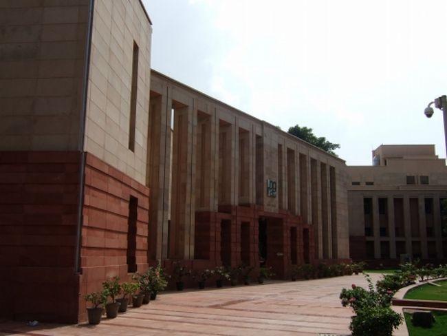 国立近代美術館<br /><br />インドの絵画を見たのは初めてかも。<br /><br />久々にクーラーの効いてるところで涼めました。