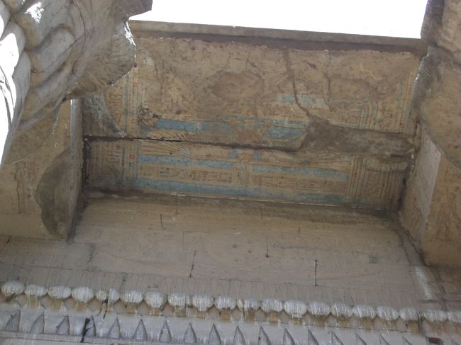 当時の色彩が残る部分。