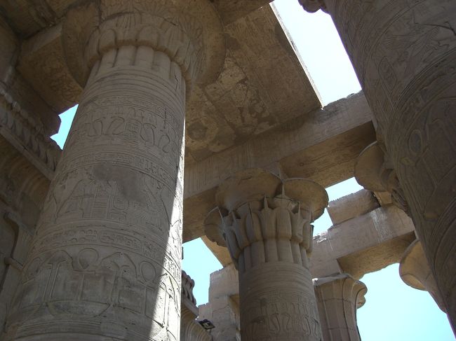 見上げるとこんな感じ。<br /><br />こういうところは日本にはないよなぁ〜<br />不思議な気分。