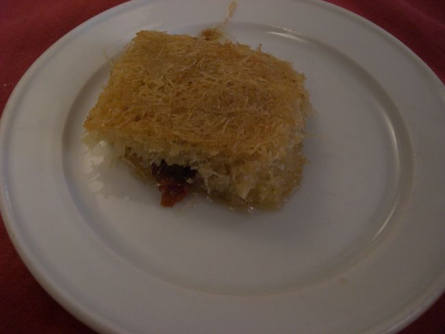 お決まりの甘いケーキ。<br /><br />ココナッツがかかってます。