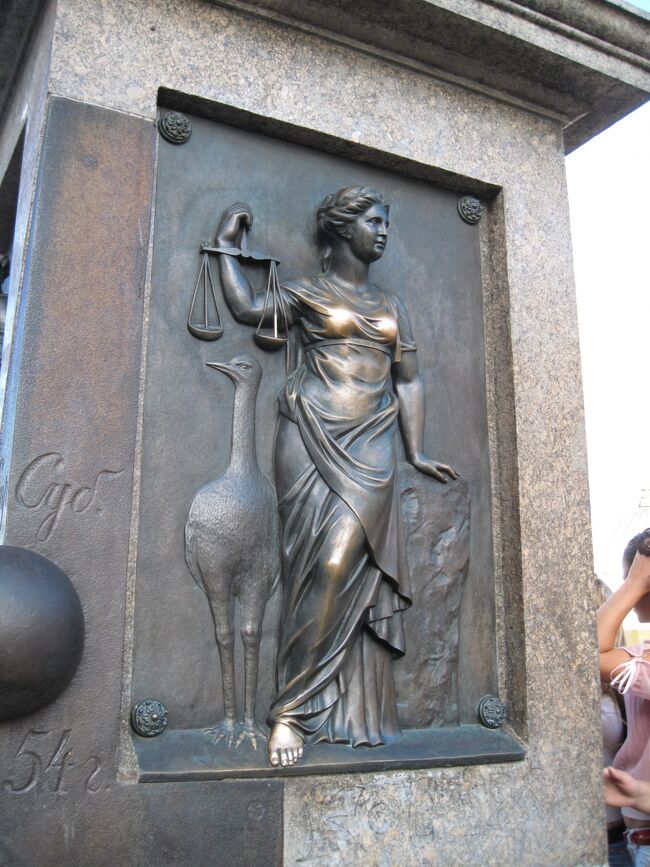 胸だけがピッカピカ！<br />一応ご利益あるかもしれないのでさわっておいた♪