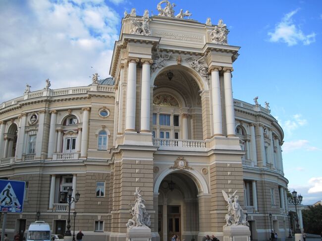 オペラ・バレエ劇場